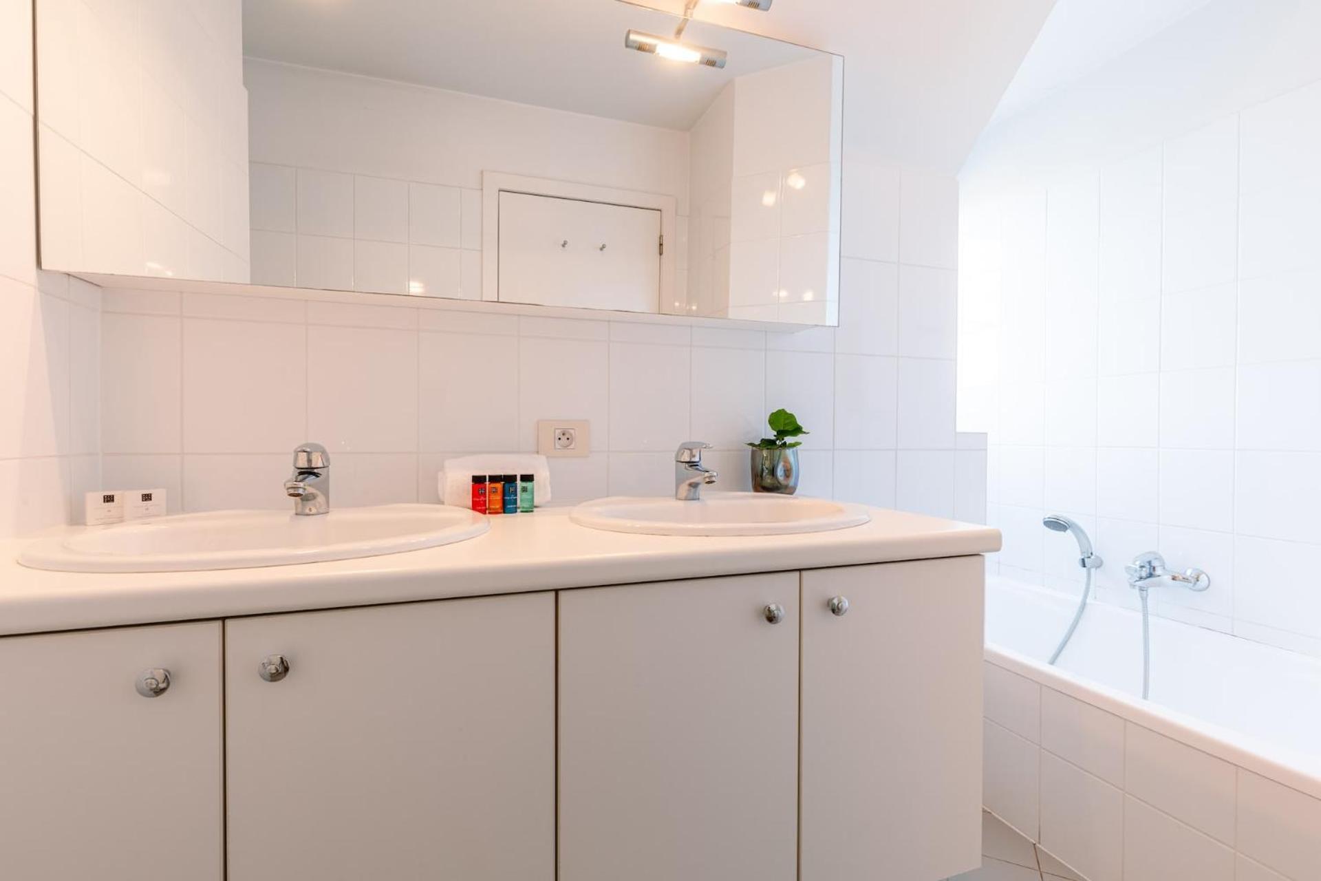 Appartement Charming Spacious Duplex Apt With Private Parking In Knokke Extérieur photo